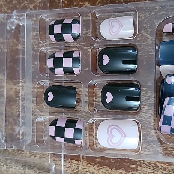 2/$16 24pcs Pink Hearts Press On Nails - Picture 16 of 16